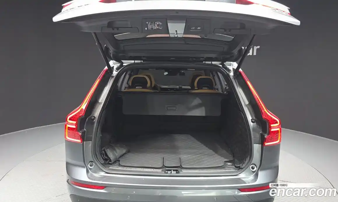 Volvo XC60 2018 2.0 автомат (гидро), фото 26