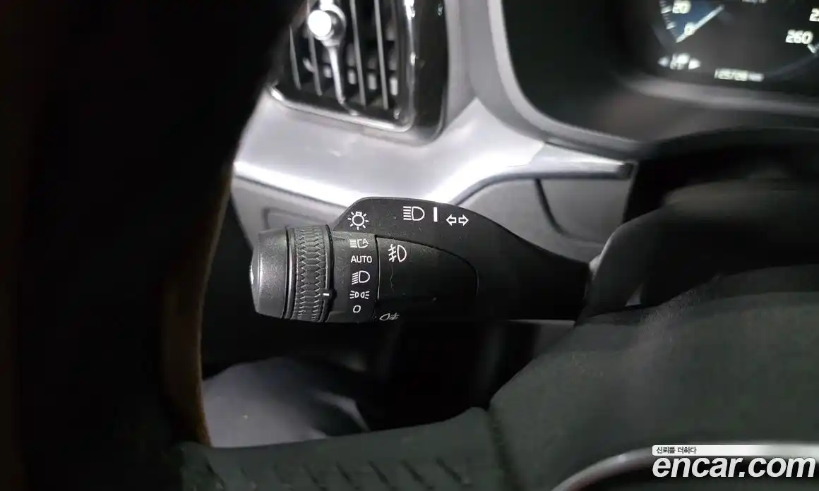 Volvo XC60 2018 2.0 автомат (гидро), фото 28