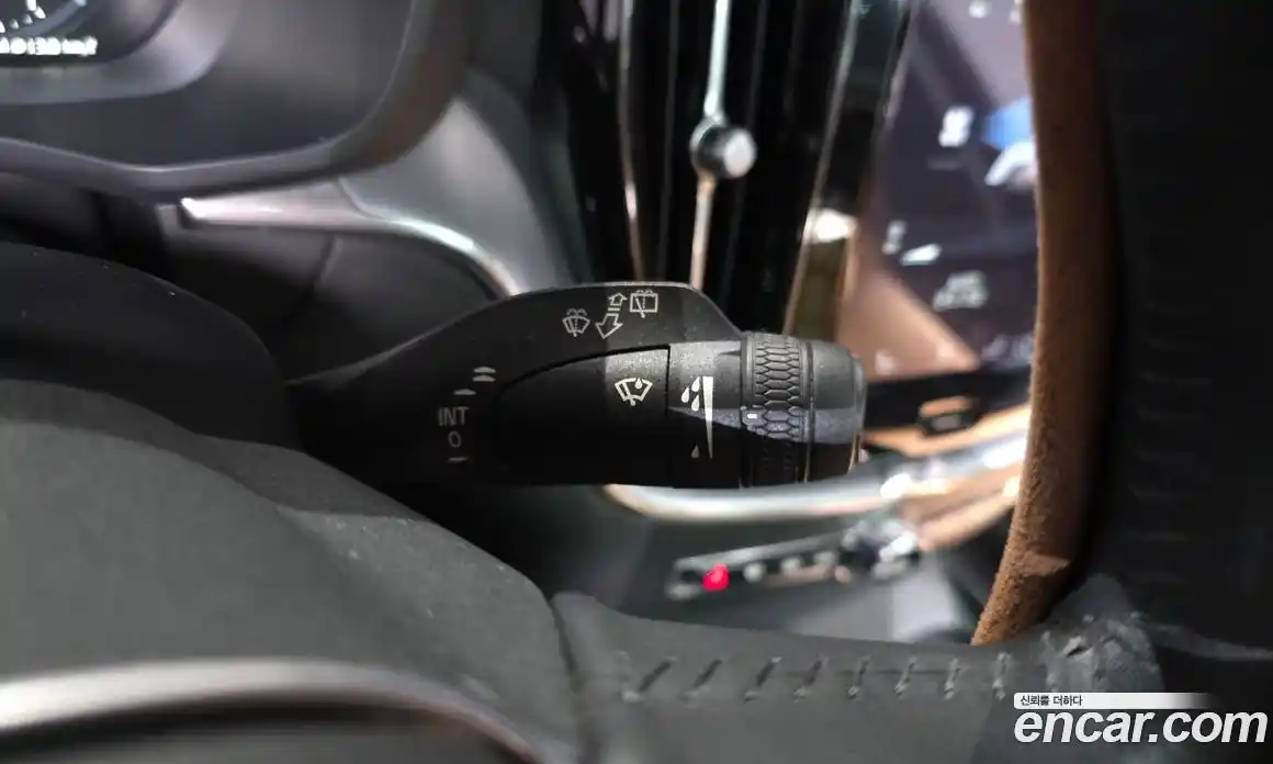 Volvo XC60 2018 2.0 автомат (гидро), фото 29