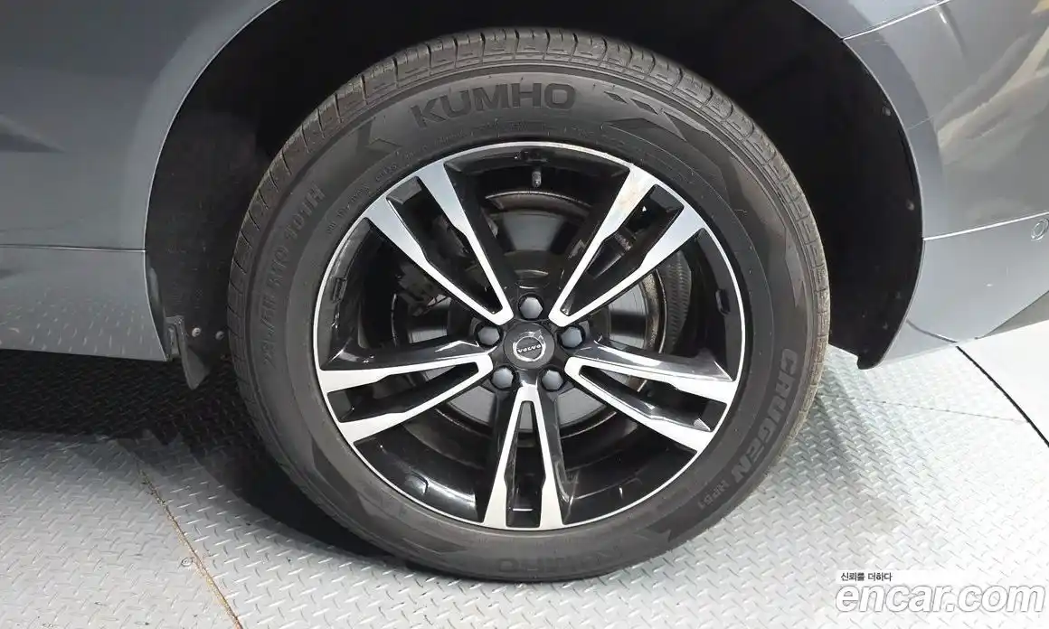 Volvo XC60 2018 2.0 автомат (гидро), фото 7