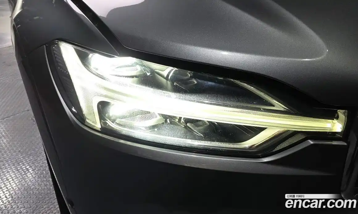 Volvo XC60 2018 2.0 автомат (гидро), фото 8