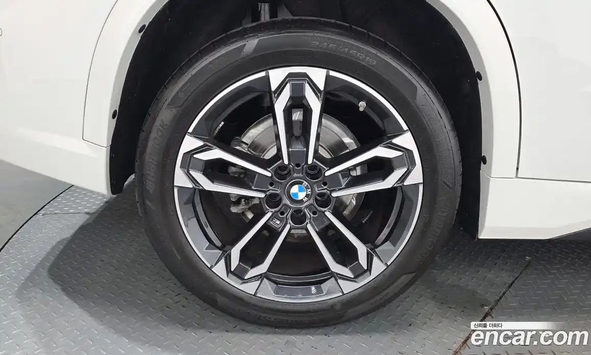 BMW X1 2024 2.0 автомат (гидро), фото 6