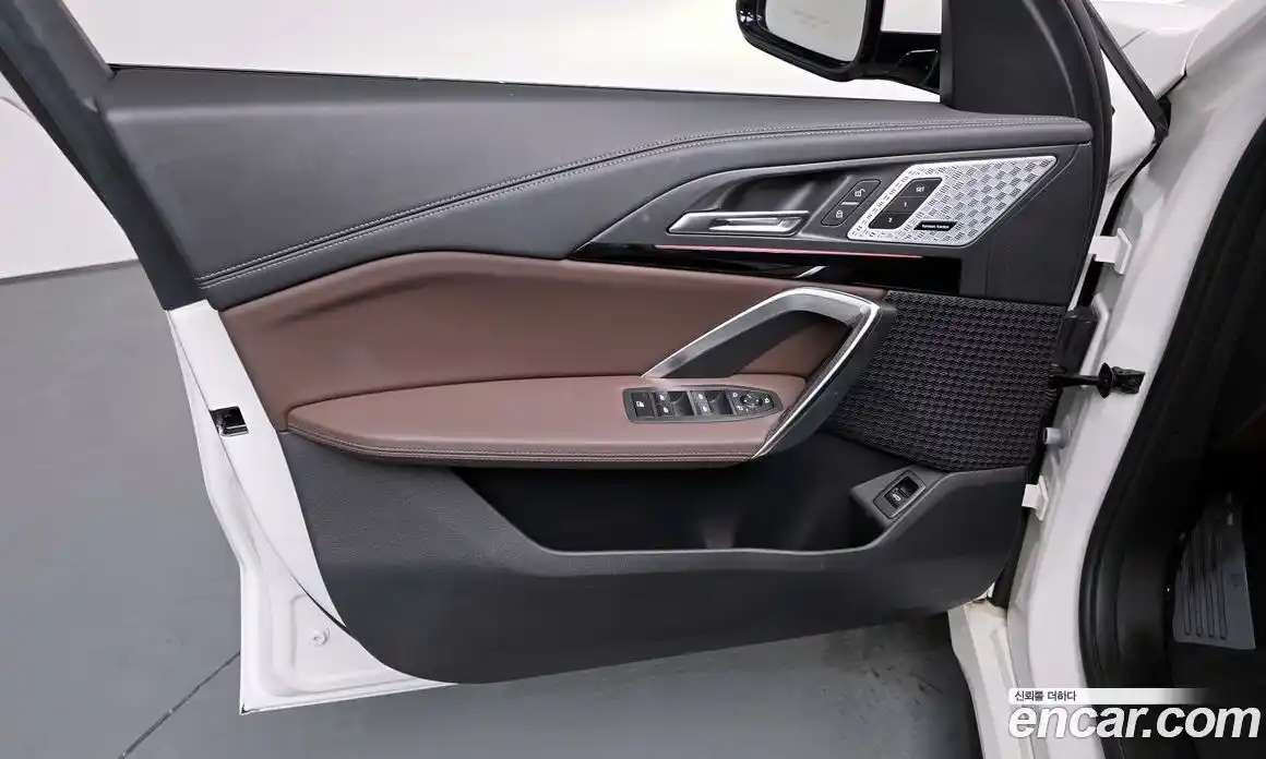 BMW X1 2024 2.0 автомат (гидро), фото 13