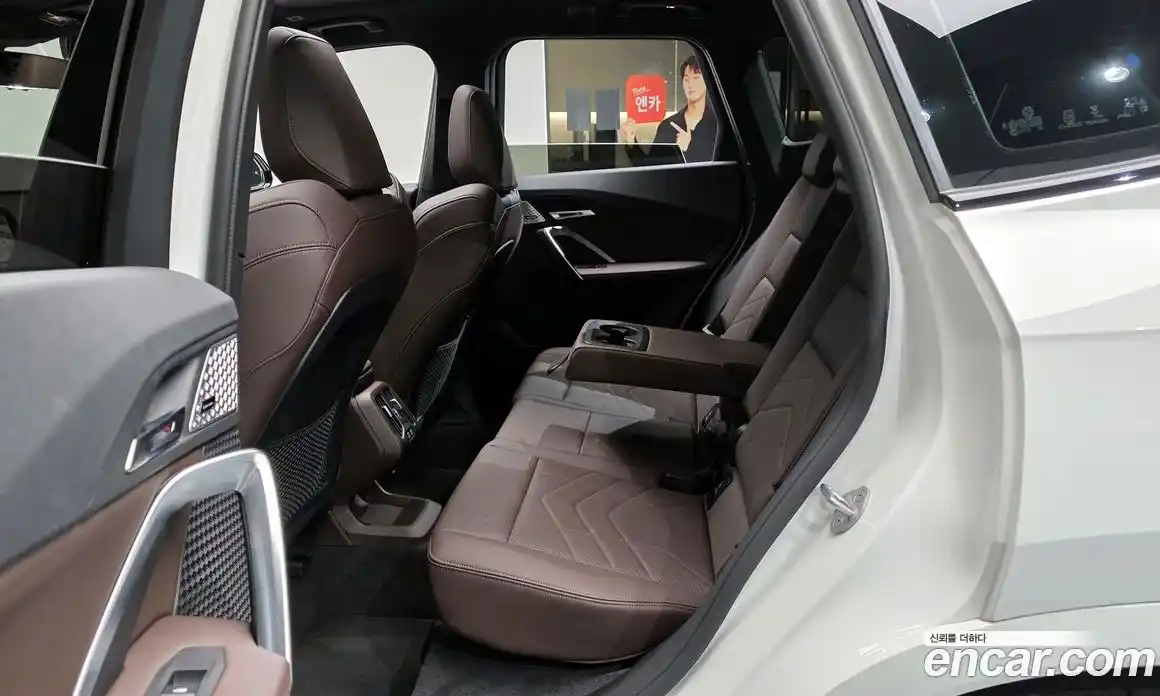 BMW X1 2024 2.0 автомат (гидро), фото 15
