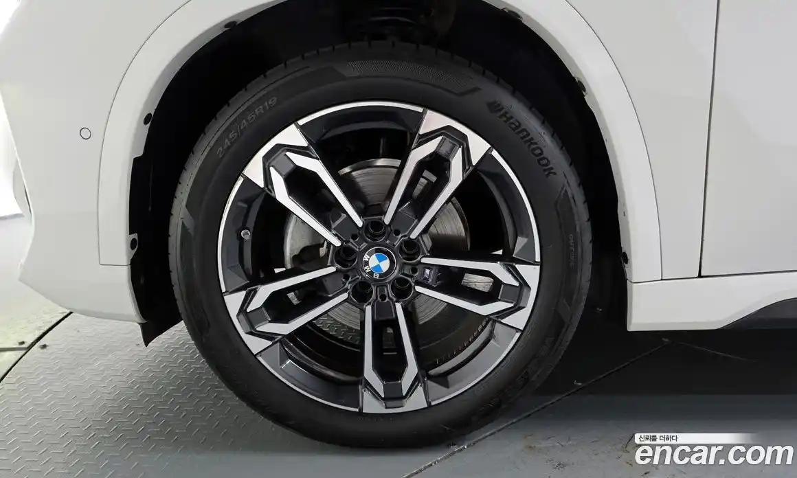 BMW X1 2024 2.0 автомат (гидро), фото 4