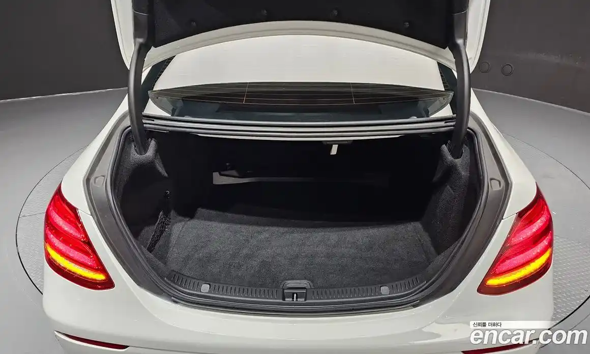 Mercedes-Benz E-Class 2018 2.0 автомат (гидро), фото 24
