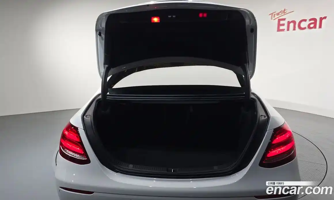 Mercedes-Benz E-Class 2018 2.0 автомат (гидро), фото 24