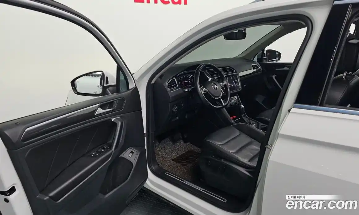 Volkswagen Tiguan 2020 2.0 автомат (гидро), фото 12