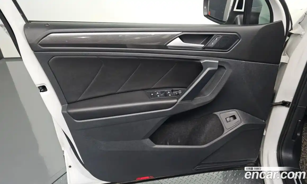 Volkswagen Tiguan 2020 2.0 автомат (гидро), фото 13
