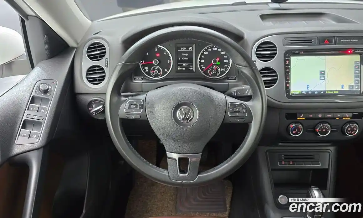 Volkswagen Tiguan 2015 2.0 автомат (гидро), фото 13