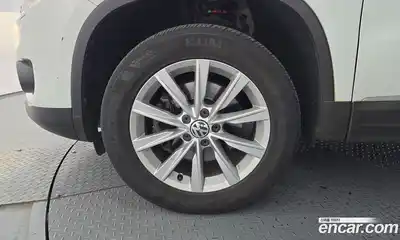 Volkswagen Tiguan 2015 2.0 автомат (гидро), миниатюра 5