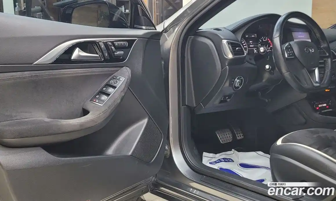 Infiniti Q30 2017 2.0 автомат (гидро), фото 16 Infiniti Q30 2017 2.0 автомат (гидро), фото 16
