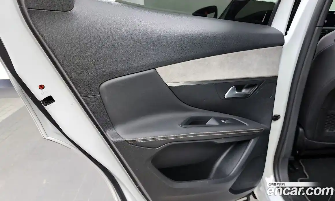 Peugeot 3008 2022 1.2 автомат (гидро), фото 15