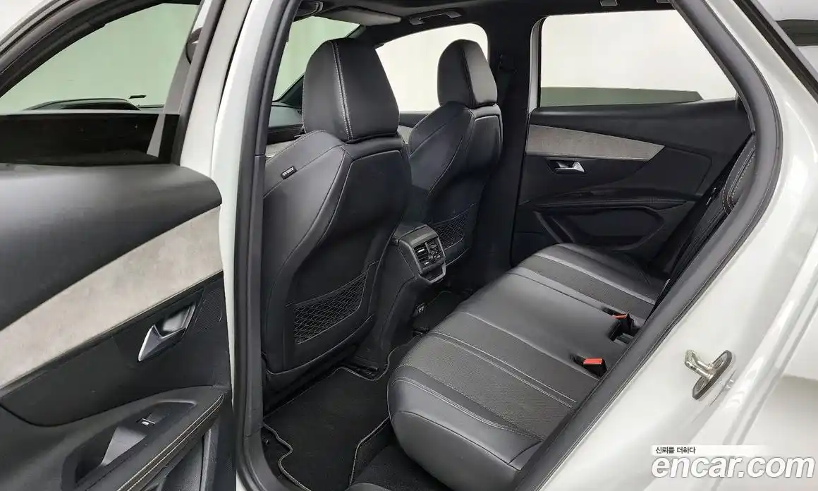 Peugeot 3008 2022 1.2 автомат (гидро), фото 16