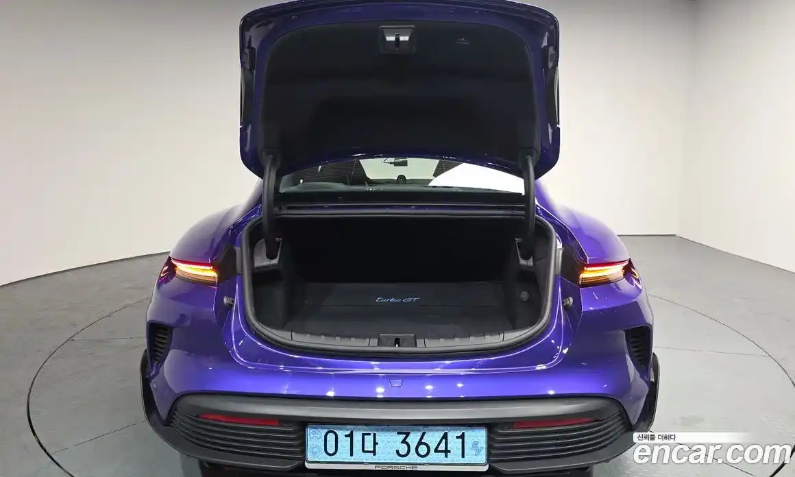Porsche Taycan 2025 0.1 автомат (гидро), фото 20