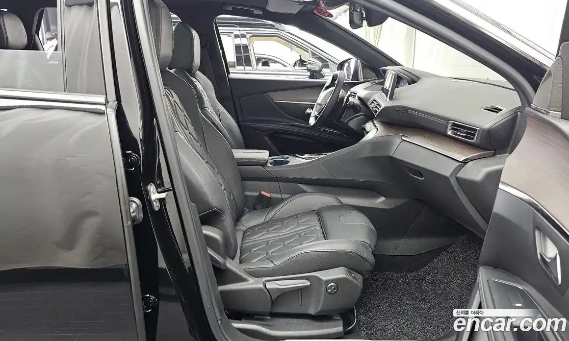 Peugeot 5008 2024 1.2 автомат (гидро), фото 11