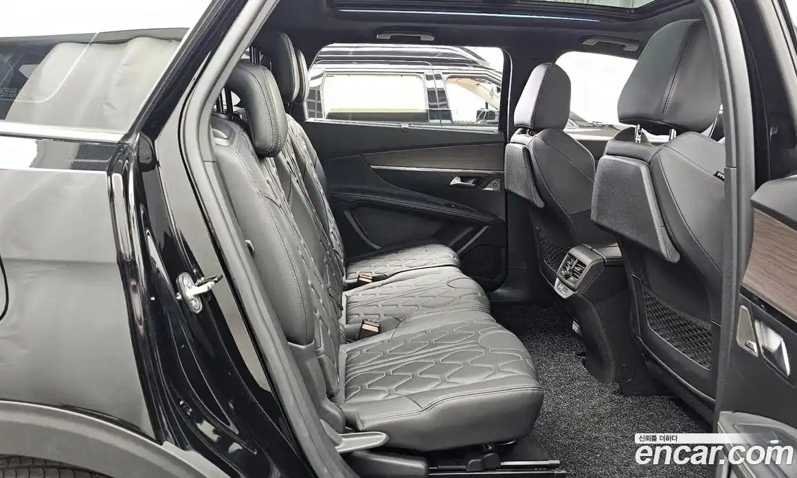 Peugeot 5008 2024 1.2 автомат (гидро), фото 12