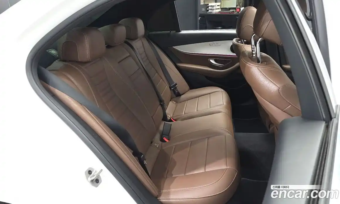 Mercedes-Benz E-Class 2021 2.0 автомат (гидро), фото 18