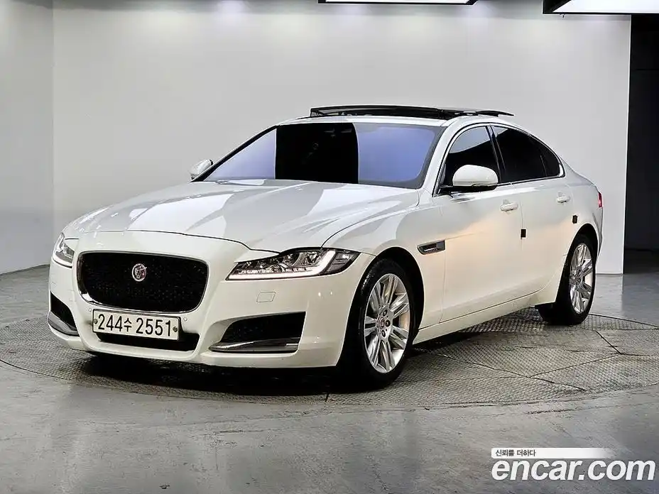 Jaguar XF 2016 2.0 автомат (гидро), фото 1 Jaguar XF 2016 2.0 автомат (гидро), фото 1