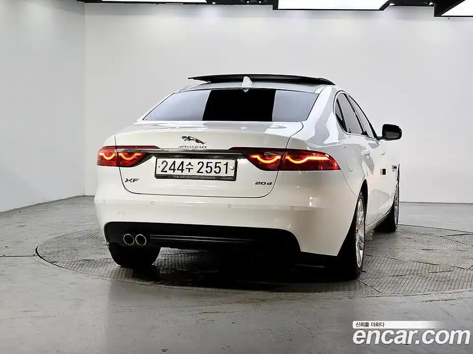 Jaguar XF 2016 2.0 автомат (гидро), фото 3 Jaguar XF 2016 2.0 автомат (гидро), фото 3