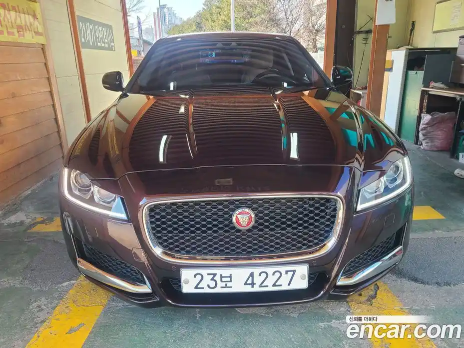 Jaguar XF 2017 2.0 автомат (гидро), фото 1 Jaguar XF 2017 2.0 автомат (гидро), фото 1