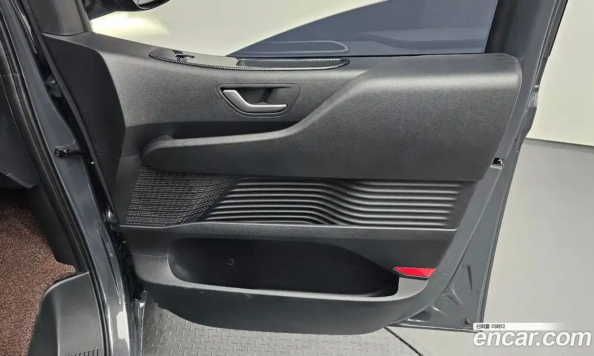 Hyundai Staria 2025 2.2 автомат (гидро), фото 14