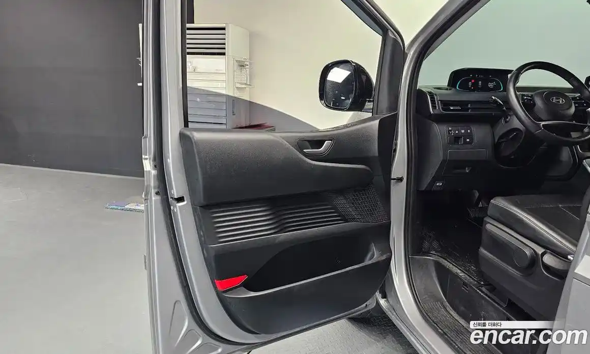 Hyundai Staria 2024 1.6 автомат (гидро), фото 13