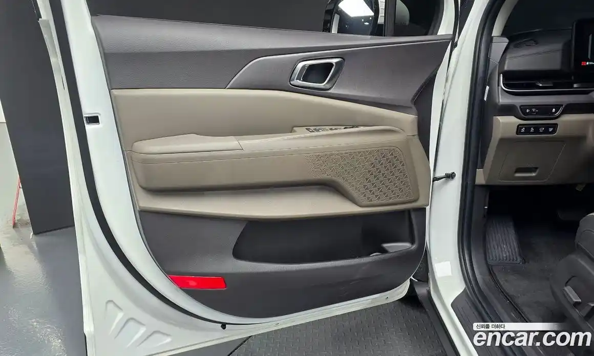 Kia Carnival 2025 1.6 автомат (гидро), фото 13