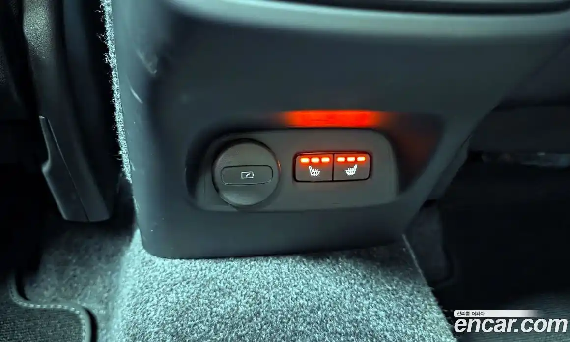 Volvo XC40 2025 2.0 автомат (гидро), фото 24