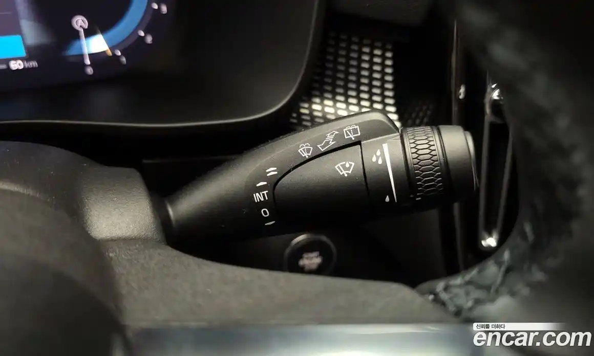 Volvo XC40 2025 2.0 автомат (гидро), фото 25