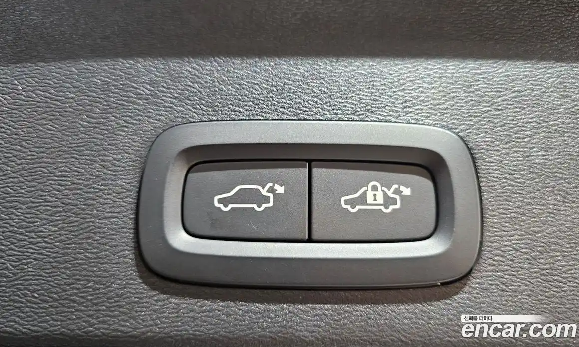 Volvo XC40 2025 2.0 автомат (гидро), фото 30