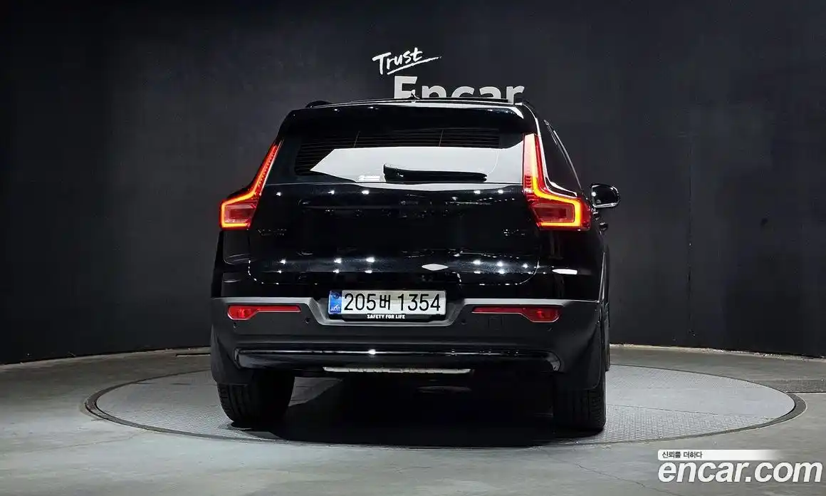 Volvo XC40 2025 2.0 автомат (гидро), фото 4