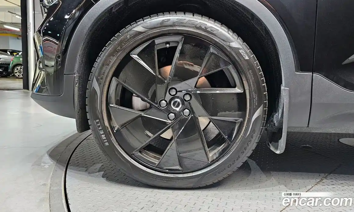 Volvo XC40 2025 2.0 автомат (гидро), фото 5