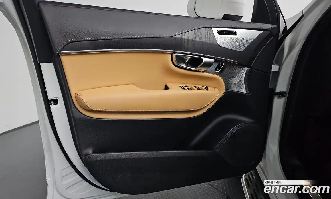 Volvo XC90 2025 2.0 автомат (гидро), фото 13