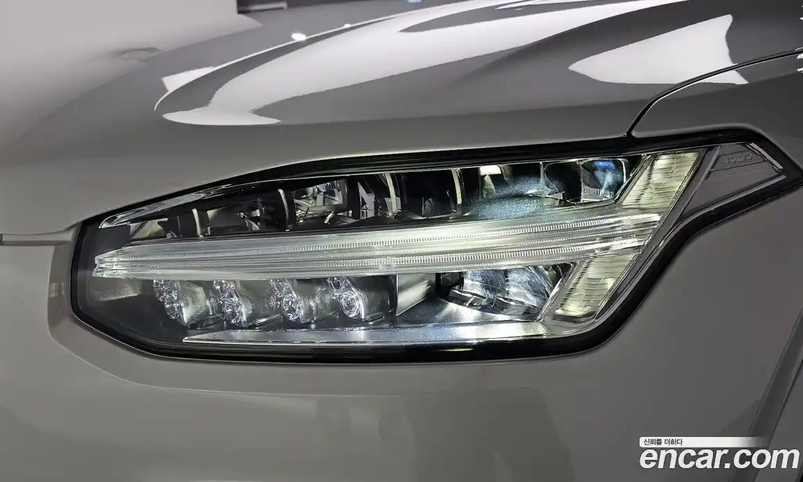 Volvo XC90 2025 2.0 автомат (гидро), фото 7