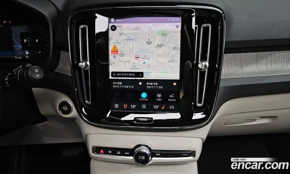 Volvo XC40 2023 2.0 автомат (гидро), фото 18