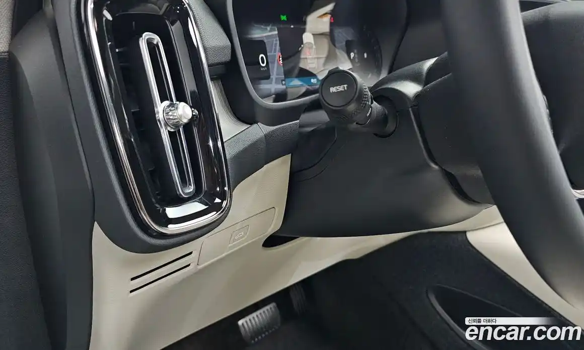 Volvo XC40 2023 2.0 автомат (гидро), фото 26