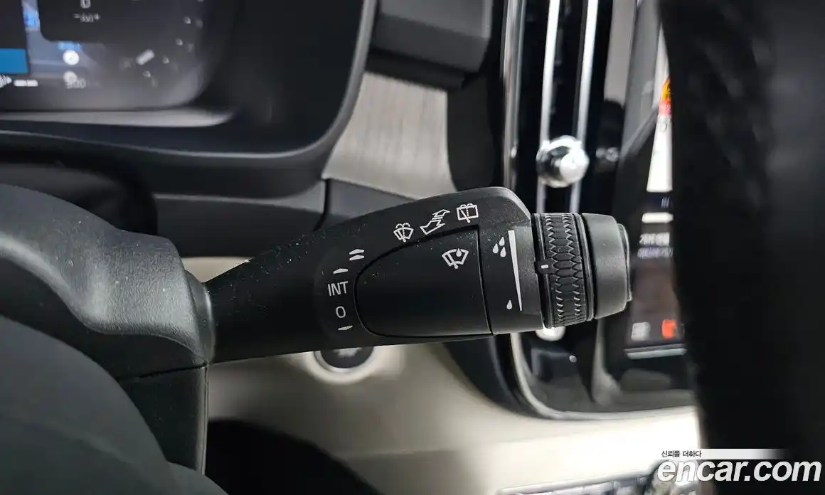 Volvo XC40 2023 2.0 автомат (гидро), фото 27