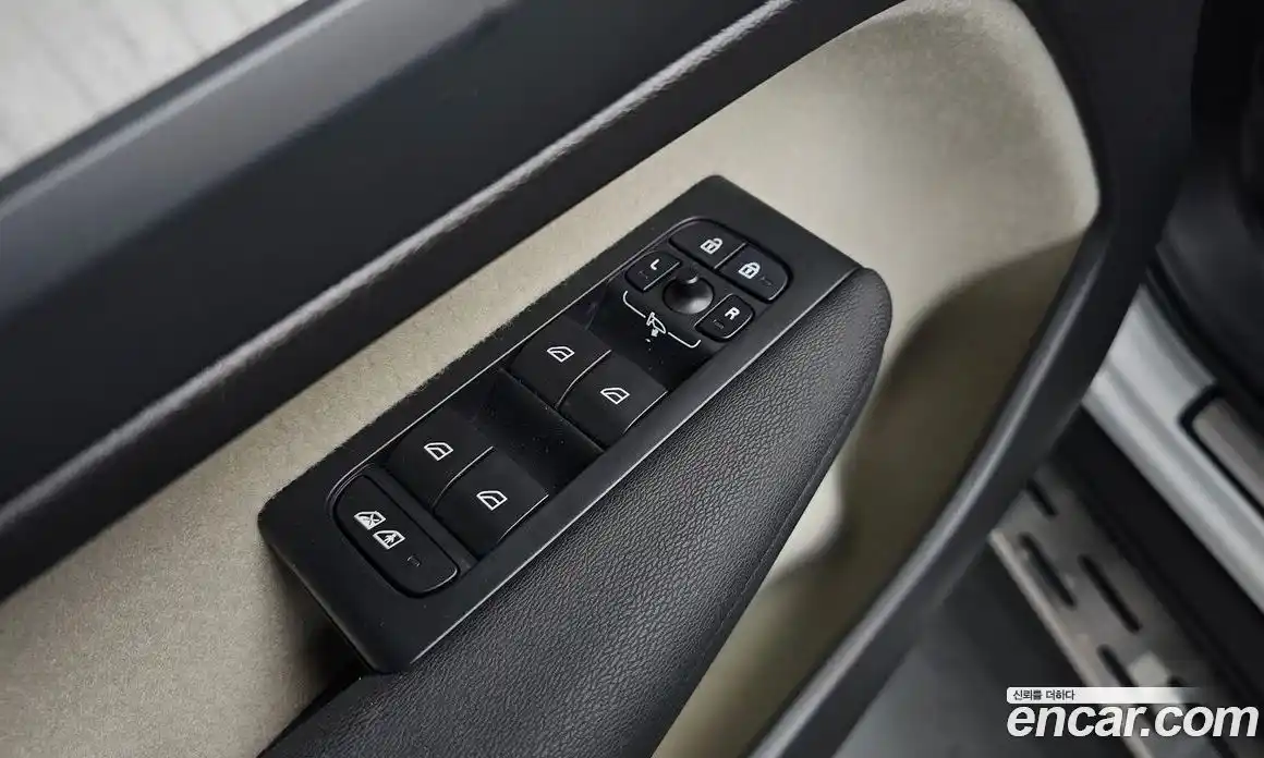 Volvo XC40 2023 2.0 автомат (гидро), фото 28