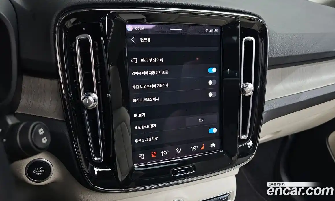 Volvo XC40 2023 2.0 автомат (гидро), фото 31