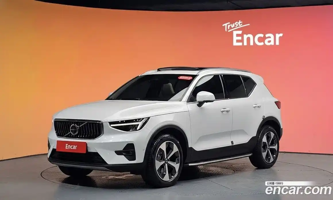 Volvo XC40 2023 2.0 автомат (гидро), фото 39