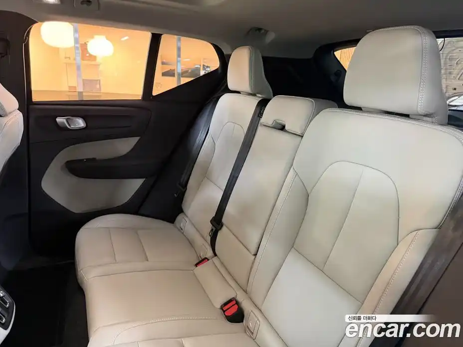 Volvo XC40 2026 2.0 автомат (гидро), фото 11