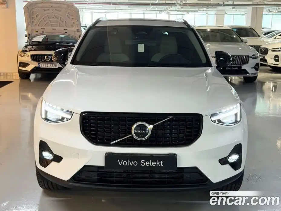 Volvo XC40 2026 2.0 автомат (гидро), фото 3