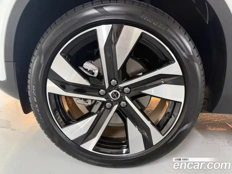 Volvo XC40 2026 2.0 автомат (гидро), фото 5