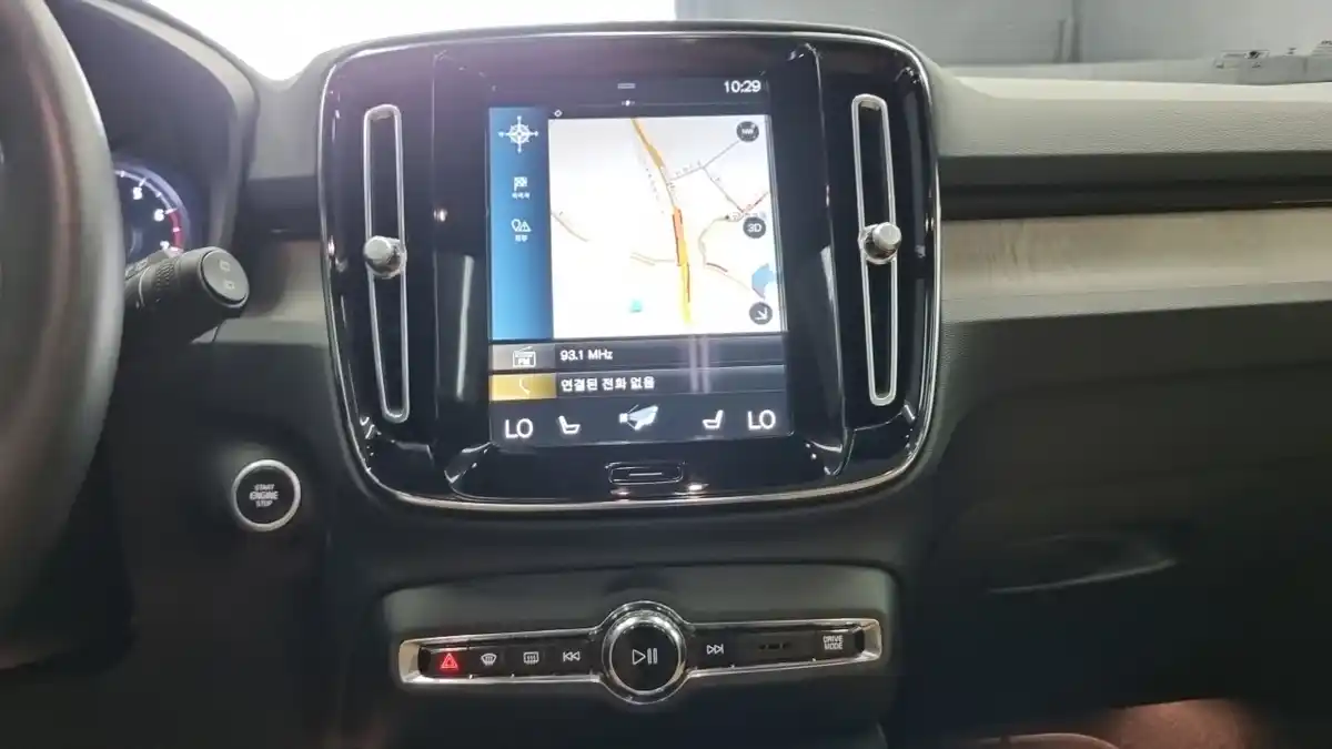 Volvo XC40 2021 2.0 автомат (гидро), фото 17