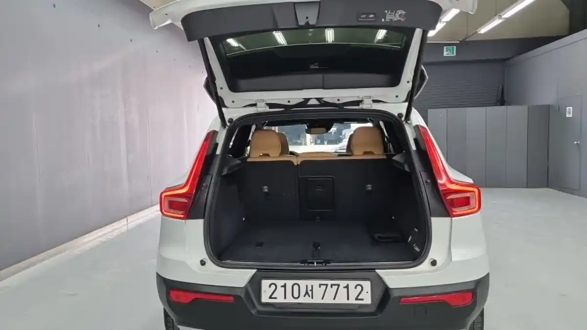 Volvo XC40 2021 2.0 автомат (гидро), фото 20