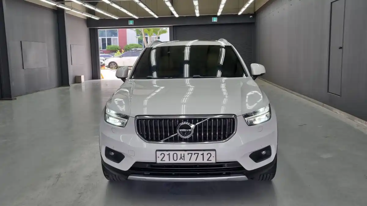 Volvo XC40 2021 2.0 автомат (гидро), фото 3