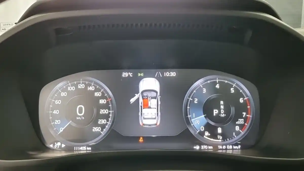 Volvo XC40 2021 2.0 автомат (гидро), фото 8