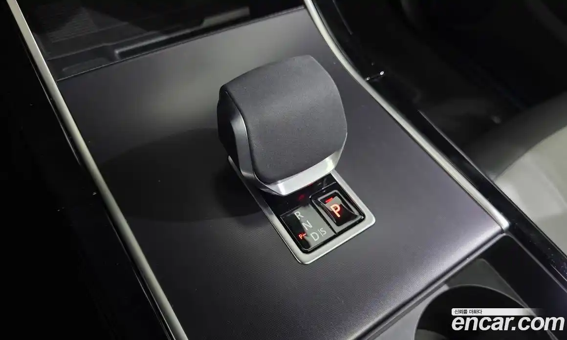 Land Rover Range Rover Evoque 2025 2.0 автомат (гидро), фото 9