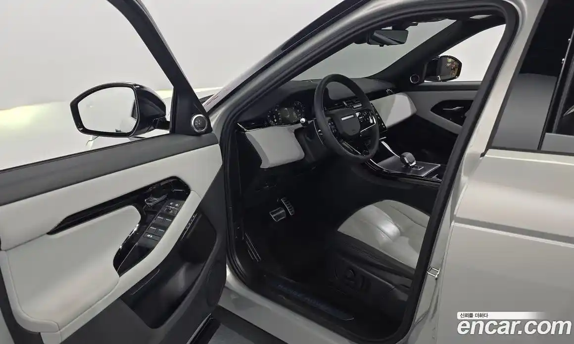 Land Rover Range Rover Evoque 2025 2.0 автомат (гидро), фото 10
